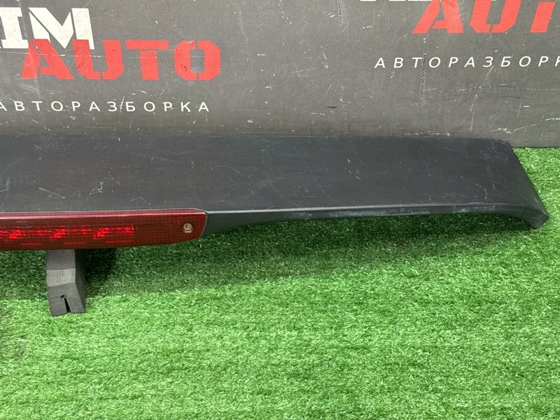 Спойлер крышки багажника с доп стоп сигналом Ford Focus