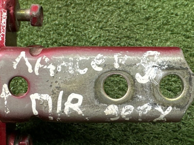 Петли двери Mitsubishi Lancer 9