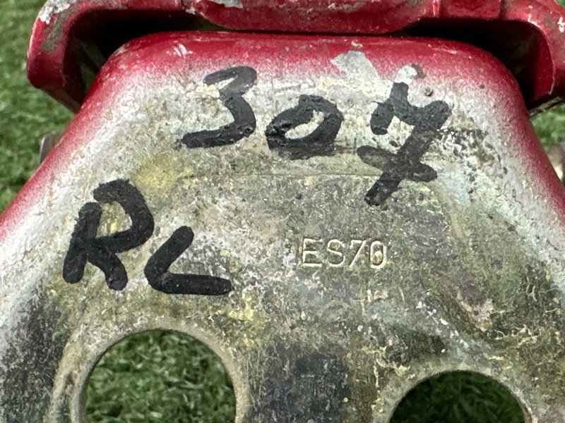 Петли двери Peugeot 307