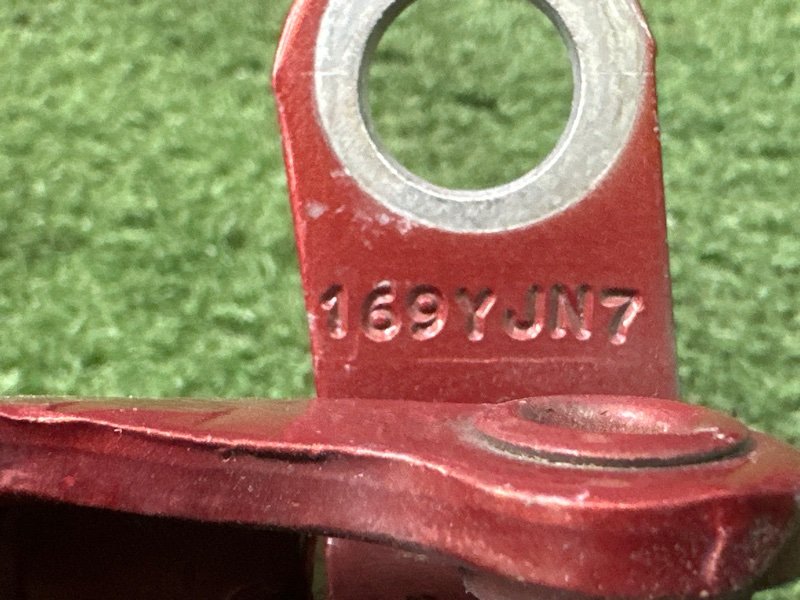 Петли двери Ford Fiesta