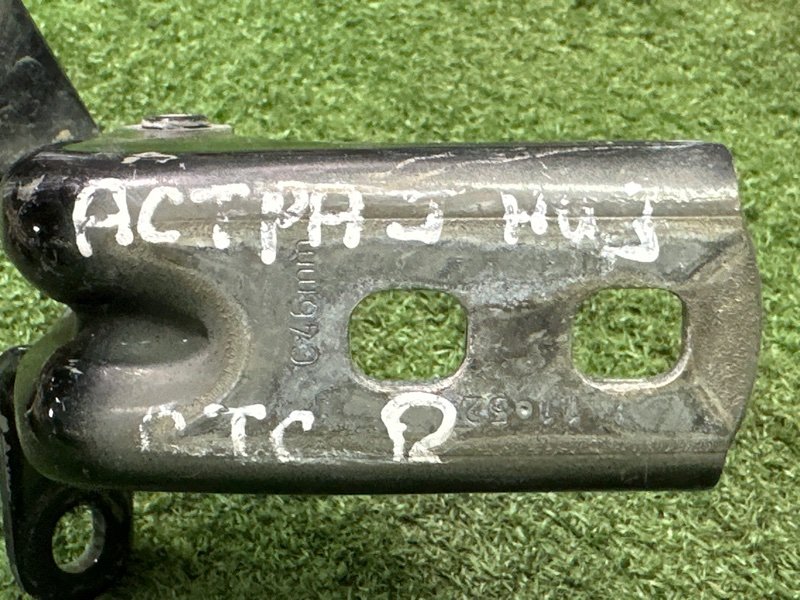 Петли двери Opel Astra J