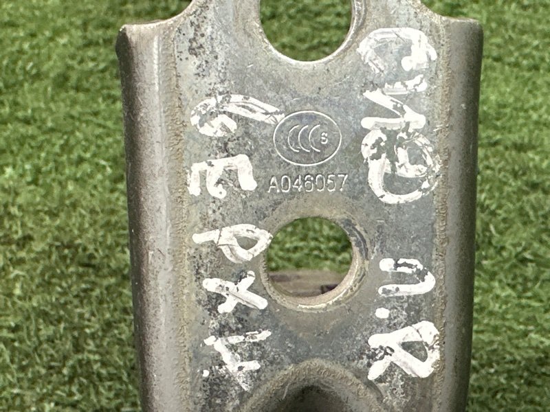 Петли двери Kia Ceed 1