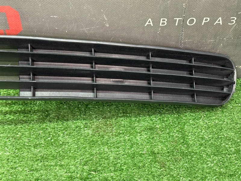 Решетка бампера нижняя Audi 100