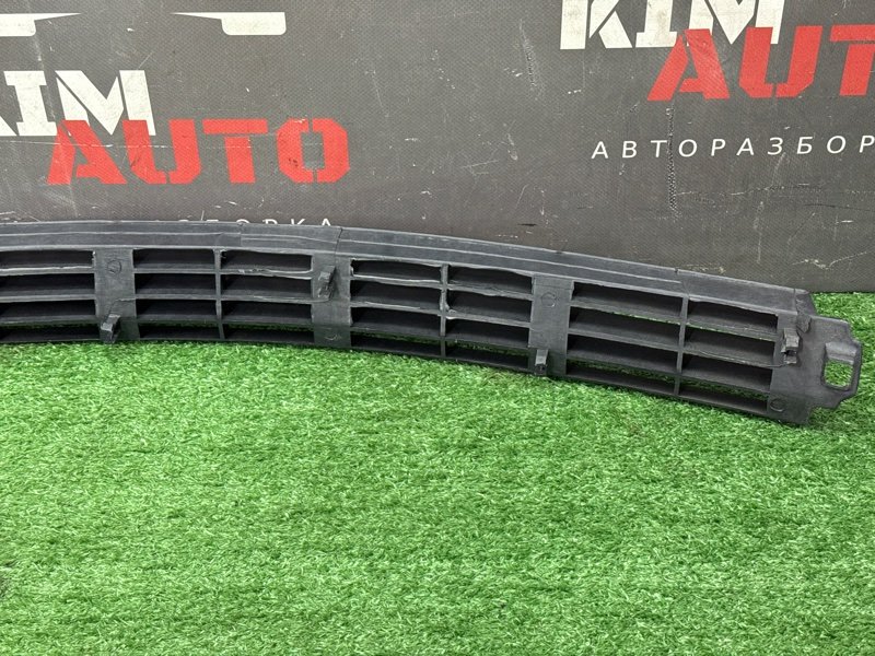 Решетка бампера нижняя Audi 100