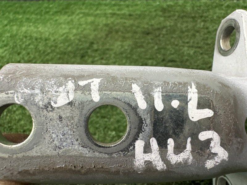 Петли двери Mitsubishi Outlander 3