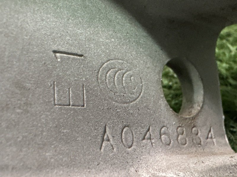 Петли двери Mitsubishi Outlander 3