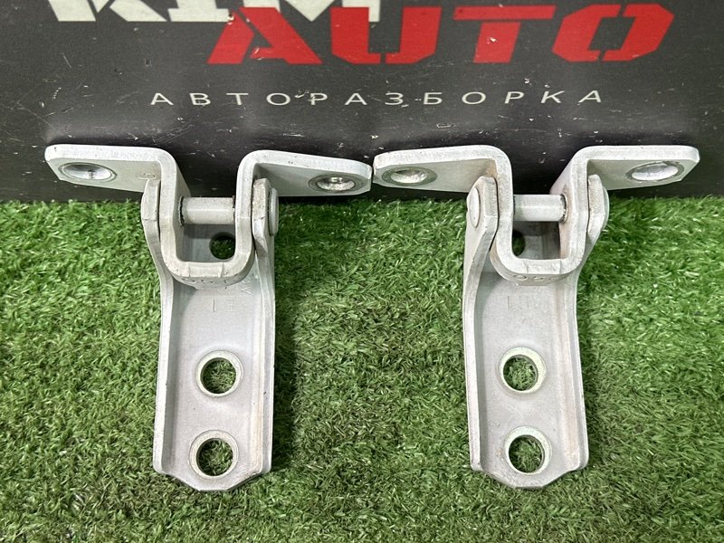 Петли двери Mitsubishi Outlander 3