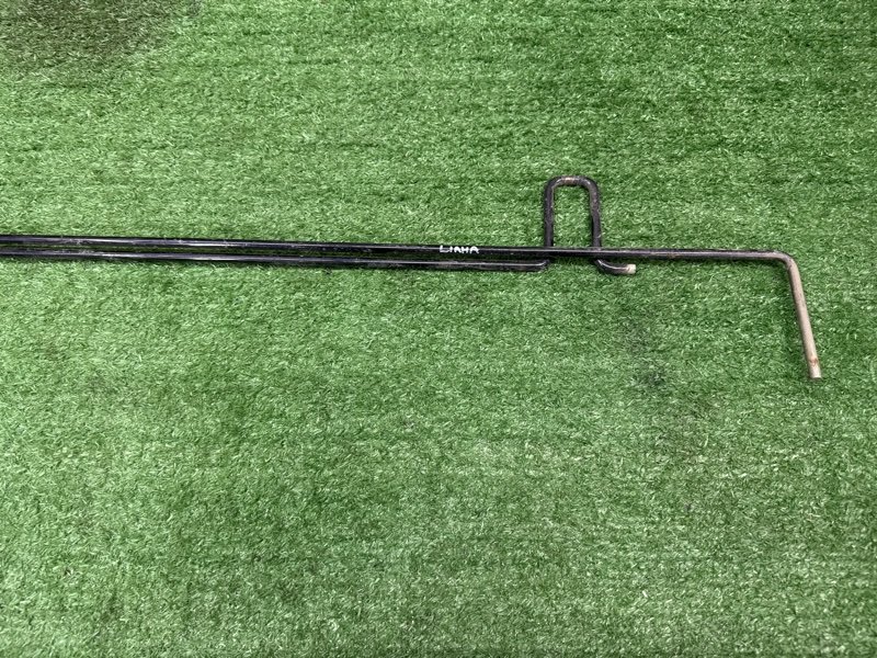 Торсион (пружина) багажника Suzuki Liana