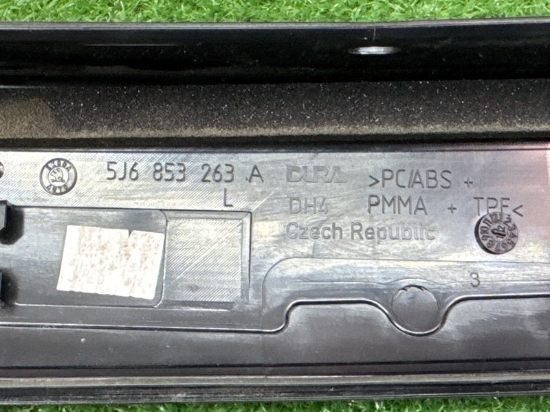 Накладка лобового стекла Skoda Fabia 2