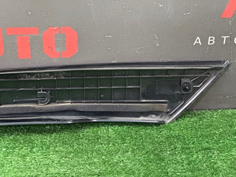 Накладка лобового стекла Skoda Fabia 2