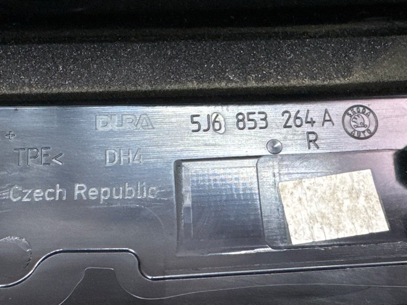 Накладка лобового стекла Skoda Fabia 2