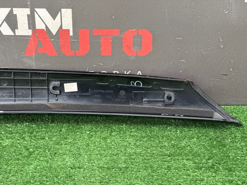 Накладка лобового стекла Skoda Fabia 2