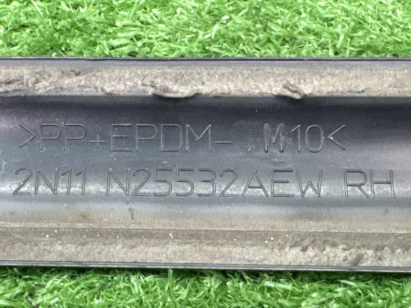 Молдинг двери Ford Fusion