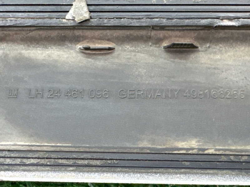 Молдинг двери Opel Astra