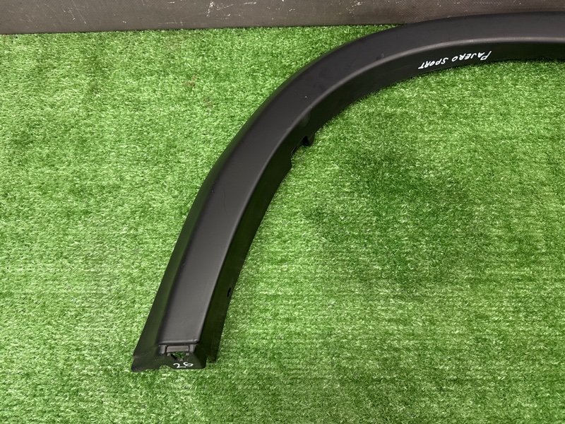 Накладка крыла Mitsubishi Pajero Sport