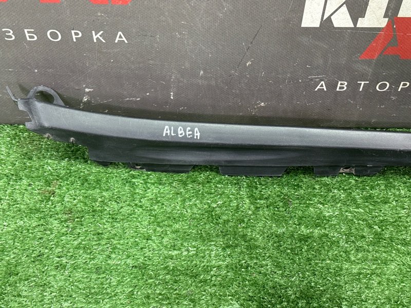 Молдинг лобового стекла Fiat Albea