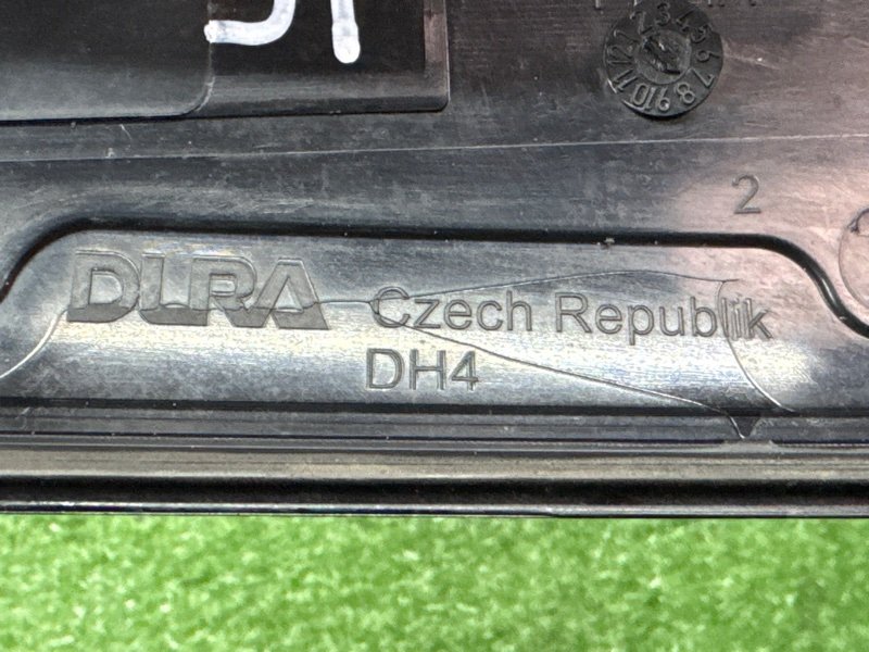 Молдинг лобового стекла Skoda Fabia 2