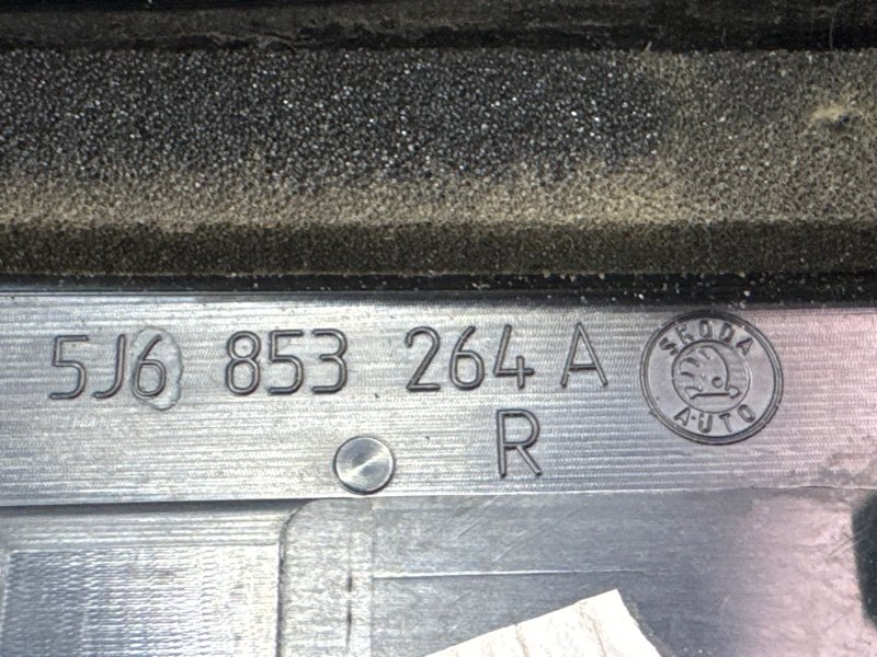 Молдинг лобового стекла Skoda Fabia 2