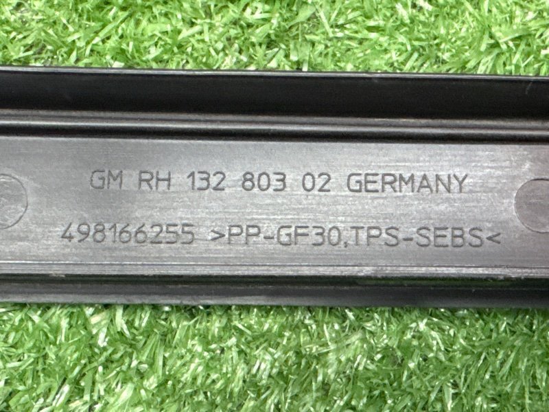 Молдинг лобового стекла Opel Astra