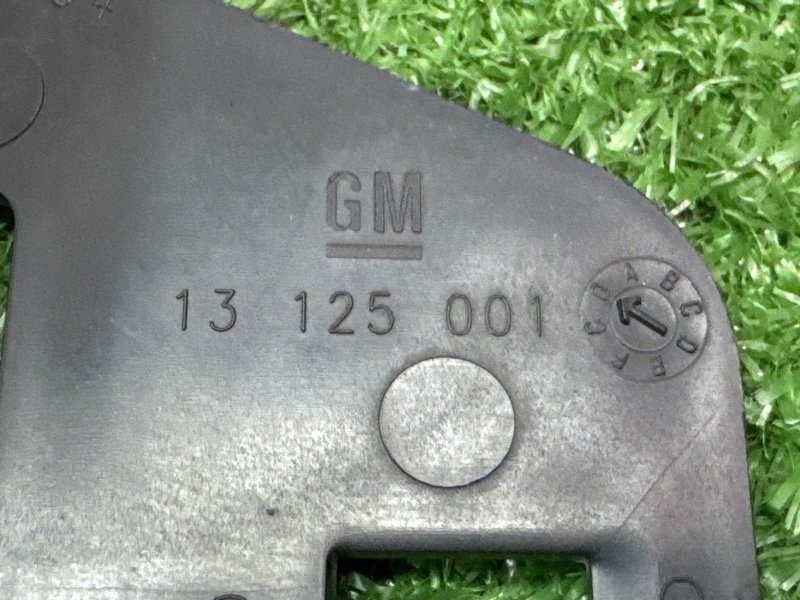 Кронштейн бампера Opel Zafira