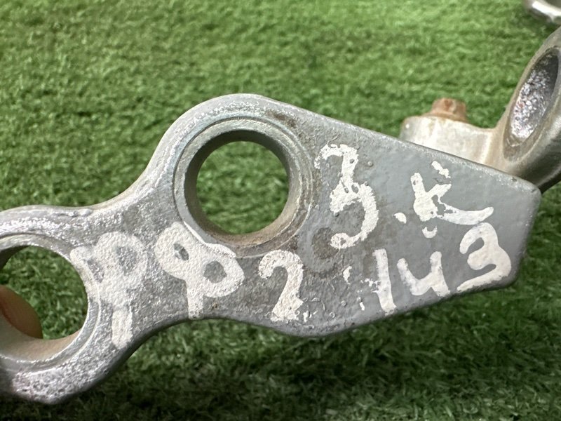 Петли двери Ford Focus 2