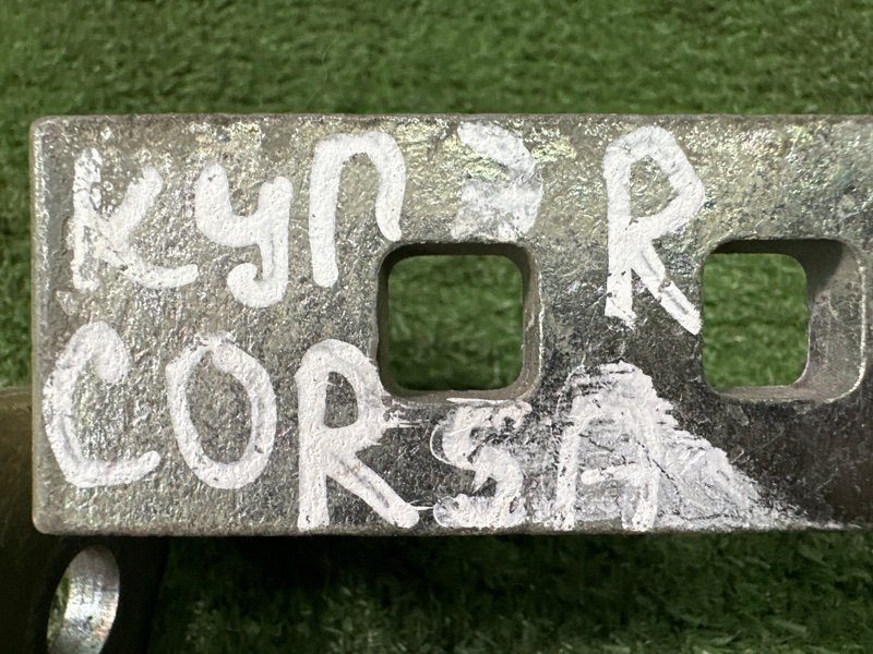 Петли двери Opel Corsa D