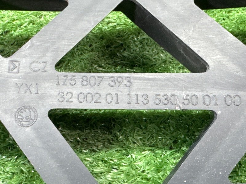 Кронштейн бампера Skoda Octavia A5