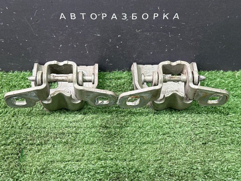 Петли двери Lada Largus