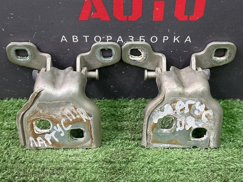 Петли двери Lada Largus