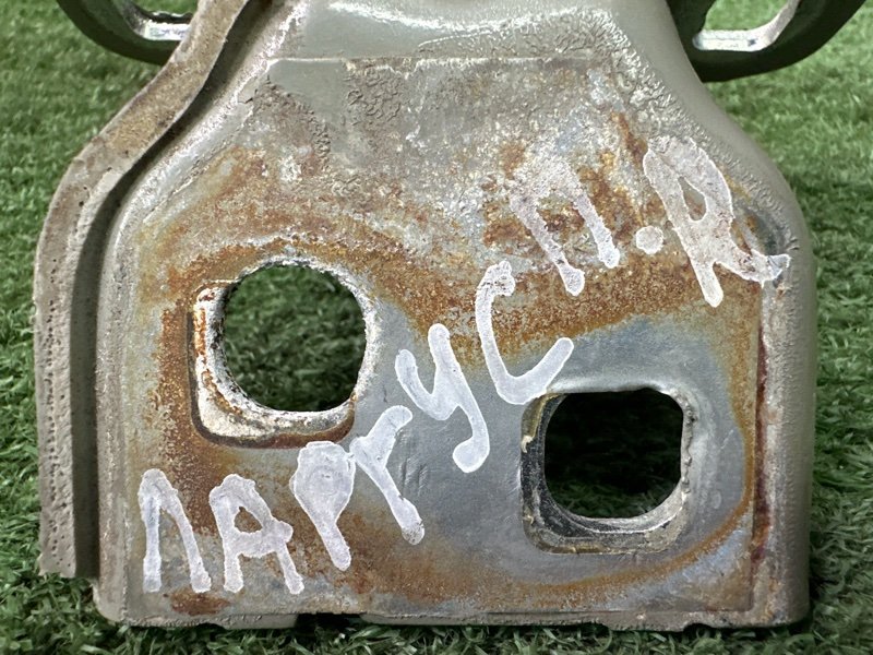 Петли двери Lada Largus