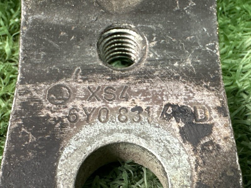 Петли двери Skoda Octavia A5