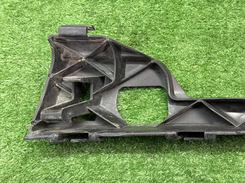 Кронштейн бампера Ford Focus 2