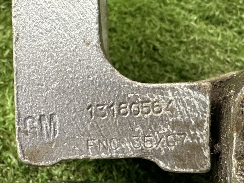 Петли двери Opel Corsa D