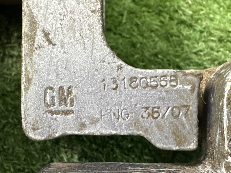 Петли двери Opel Corsa D