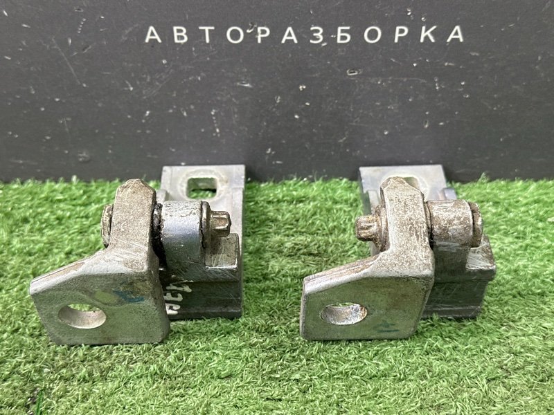 Петли двери Opel Corsa D