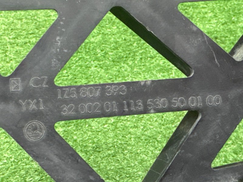 Кронштейн бампера Skoda Octavia A5