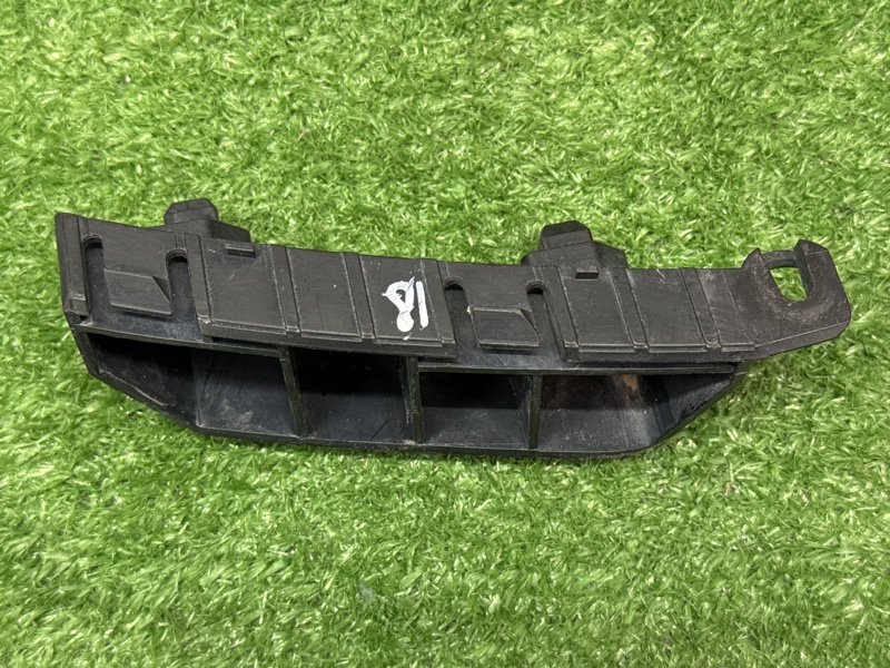 Кронштейн бампера Honda Fit