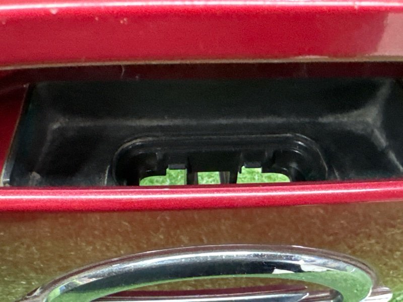 Накладка замка багажника Opel Astra J