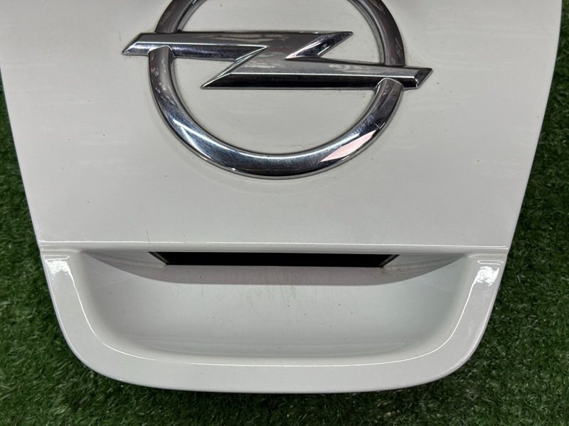 Накладка замка багажника Opel Astra J