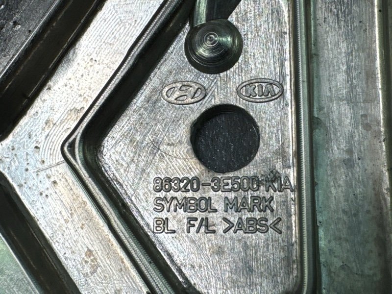 Эмблема Kia Ceed 1