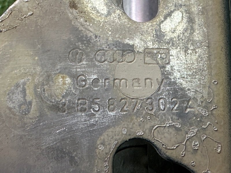 Петли крышки багажника Volkswagen Passat B5