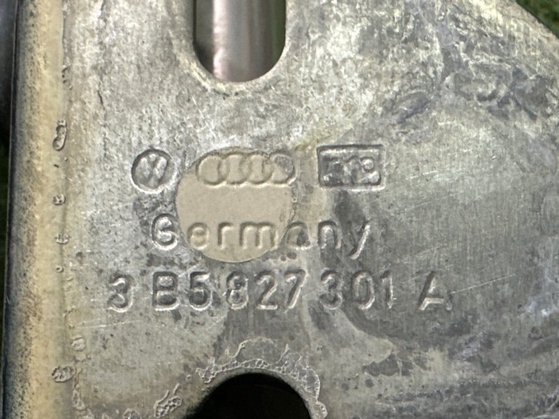 Петли крышки багажника Volkswagen Passat B5