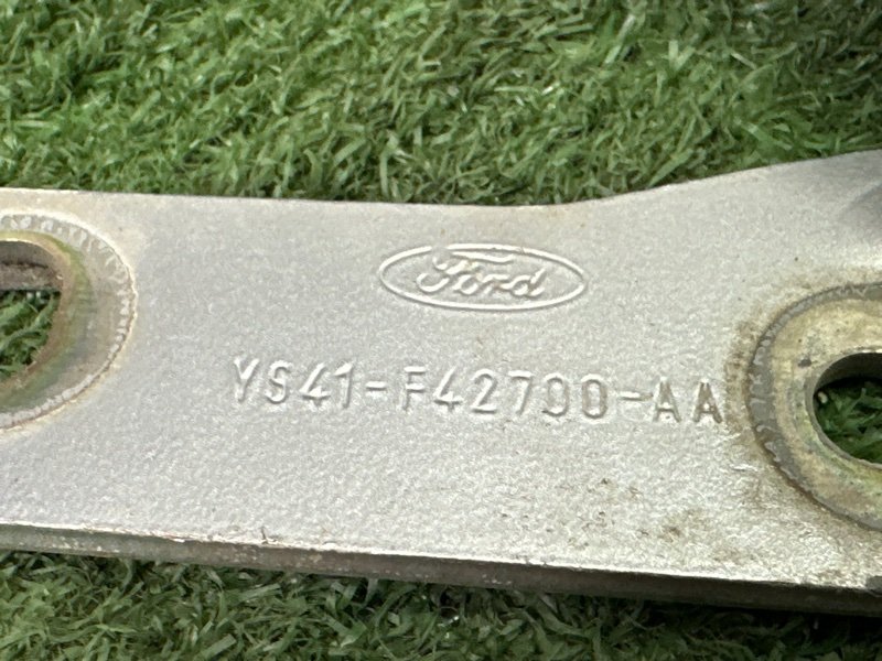 Петли крышки багажника Ford Focus 2