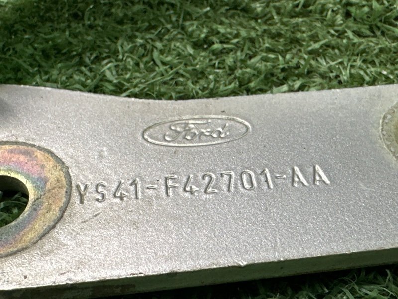 Петли крышки багажника Ford Focus 2