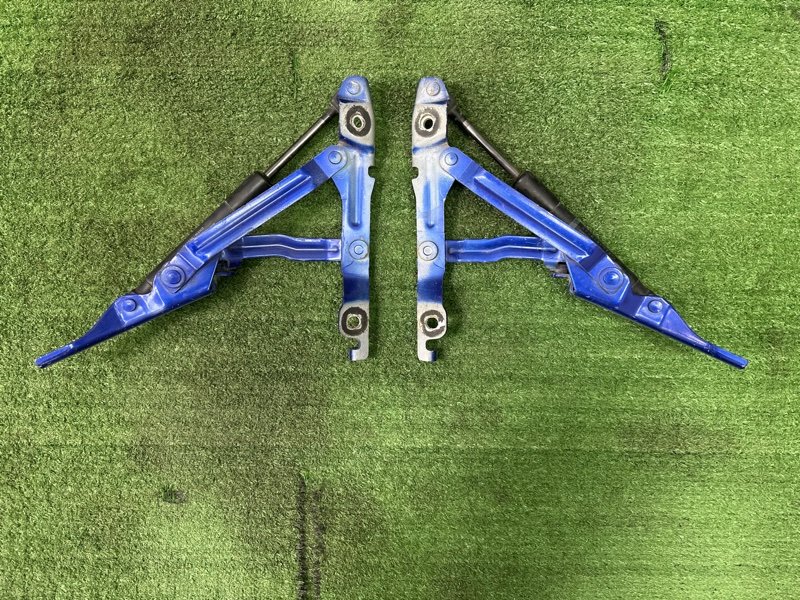 Петли крышки багажника Mazda 3