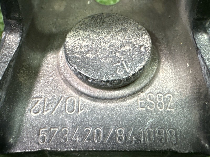 Петли крышки багажника Peugeot 308