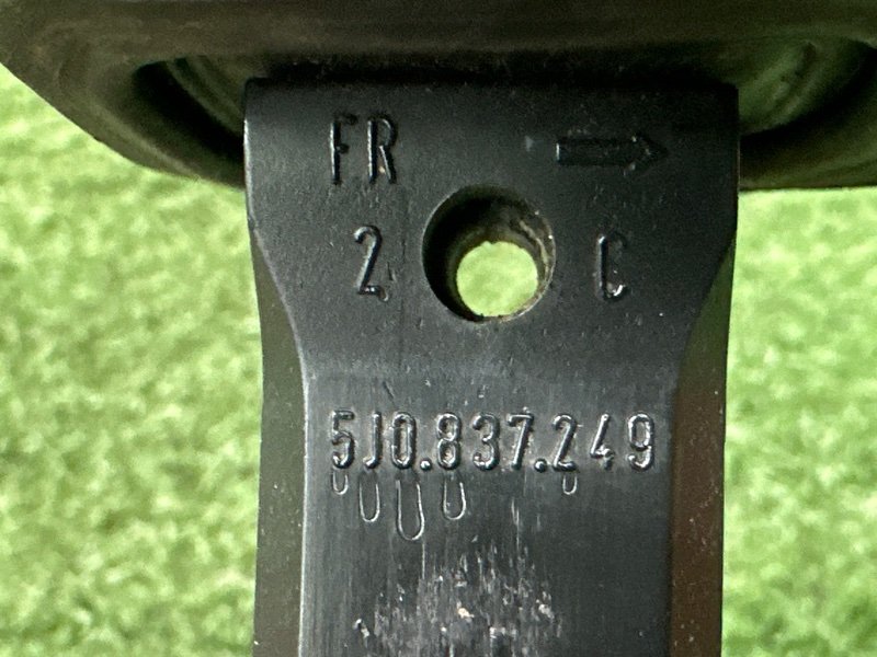 Ограничитель двери Skoda Fabia 2