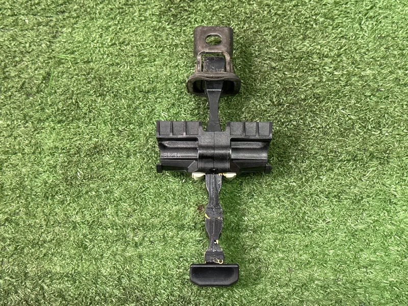 Ограничитель двери Skoda Fabia 2