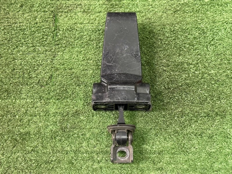 Ограничитель двери Skoda Fabia 2