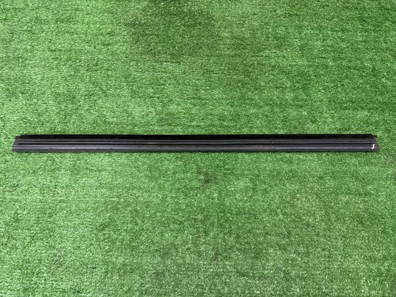 Уплотнитель стекла наружный (Бархотка) Ford Fiesta